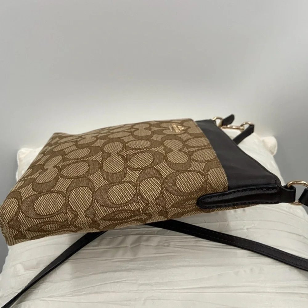 NEW Coach Bag Signature Canvas North South Swing pack 52576‎